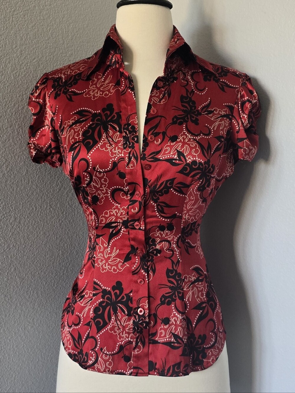 Vintage Y2K bebe Red Silk Button Front Puff Cap Sleeve Blouse XS Small Floral